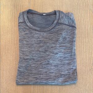 Gray lululemon athletic Long Sleeve Shirt
